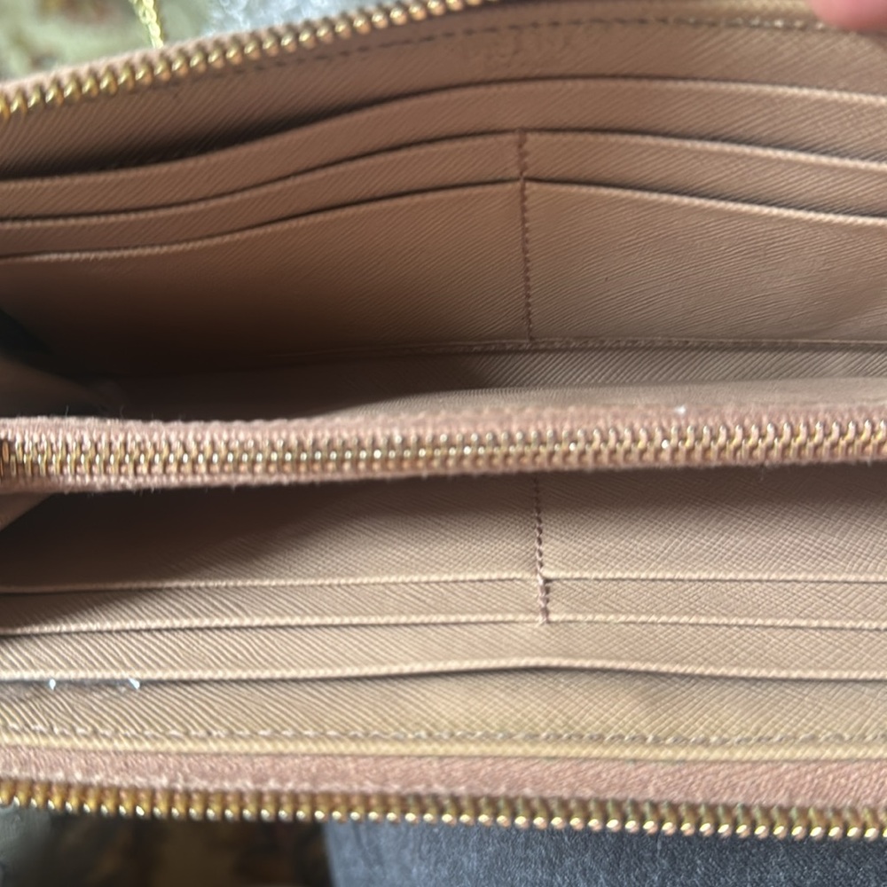 Prada Wallet - Picture 4 of 11